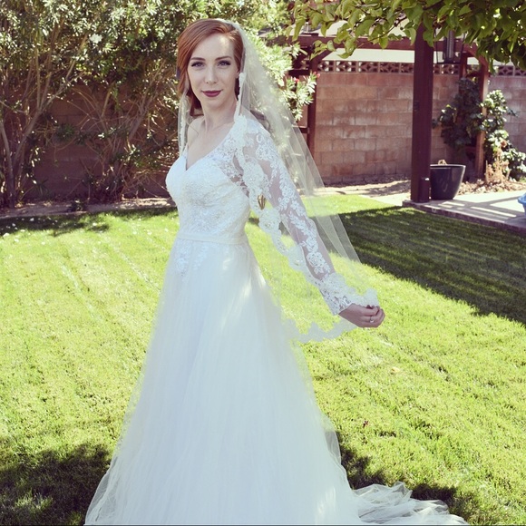 Brand New Dress and Veil - Picture 3 of 8